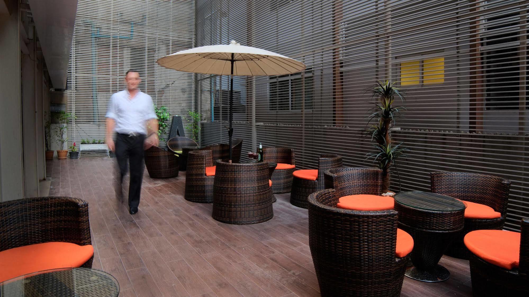 Grand Alpine Hotel Bangkok Eksteriør bilde