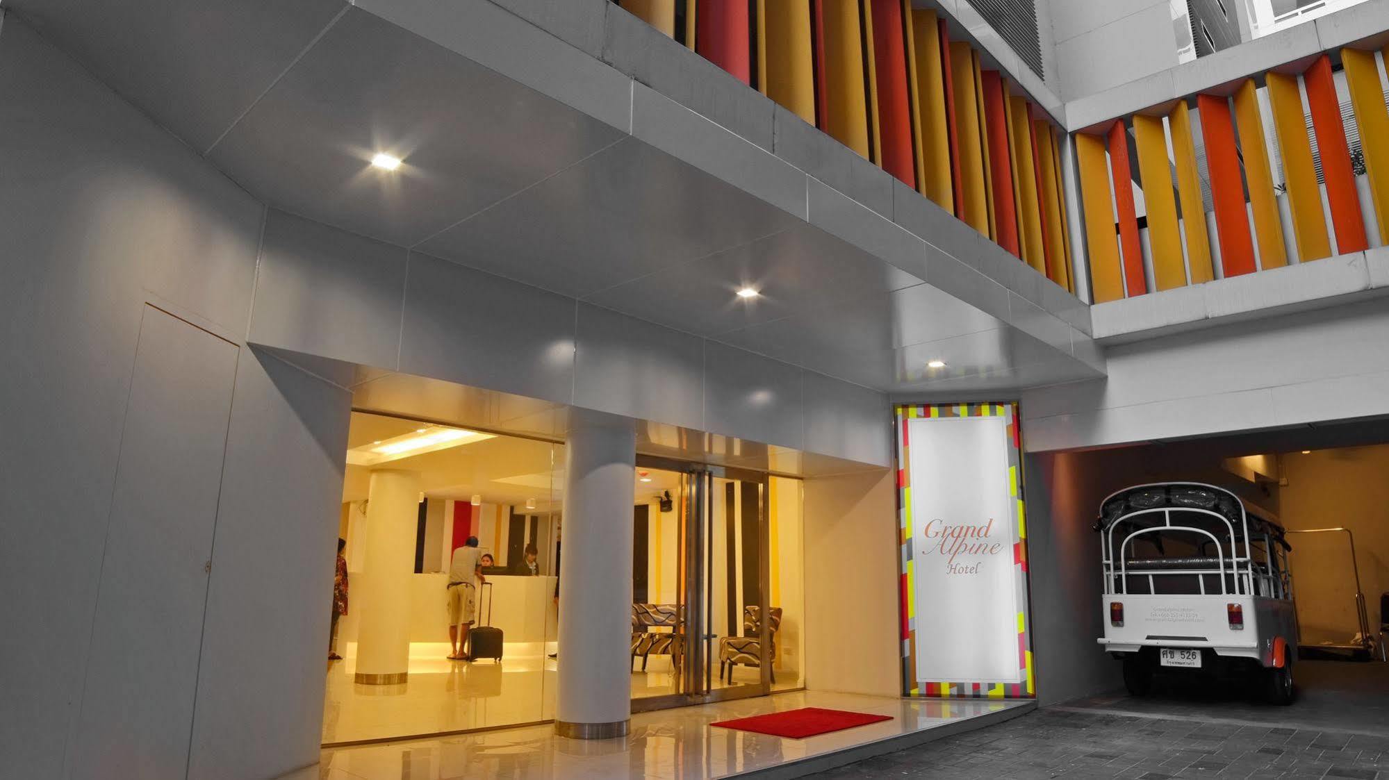 Grand Alpine Hotel Bangkok Eksteriør bilde